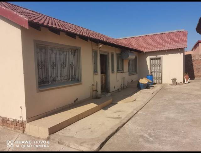 3 BEDROOM HOUSE FOR SALE IN SOSHANGUVE FF